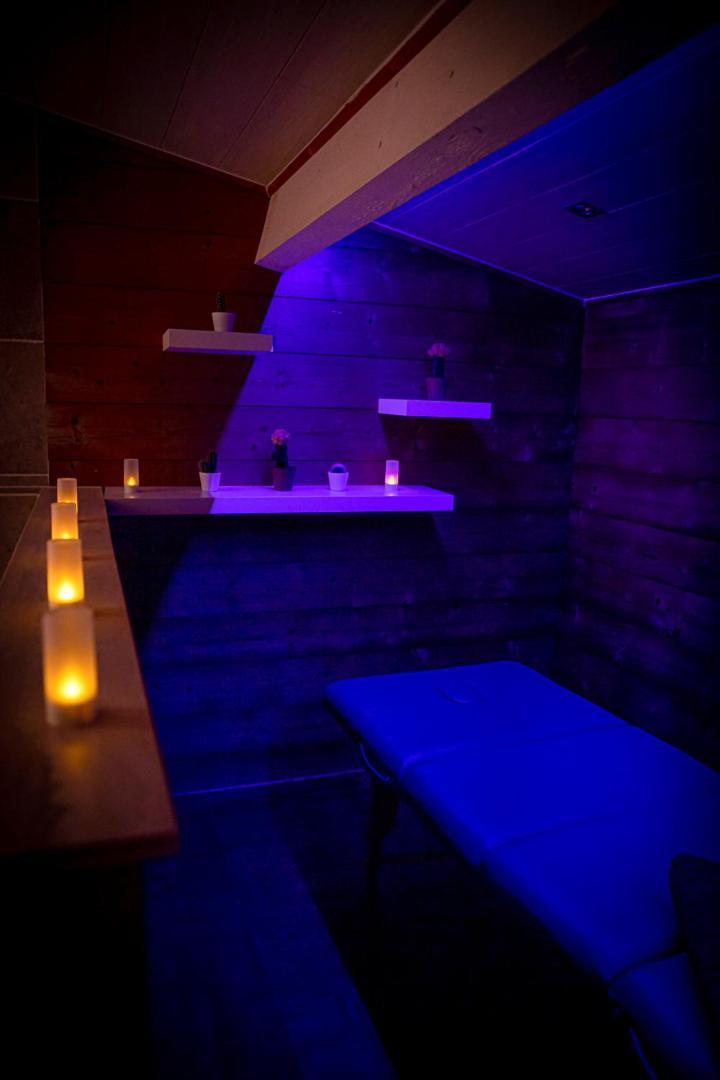 Le Spa Du Cabanon: Cabanon De Luxe Avec Spa Entierement Privatif Aye Exterior photo